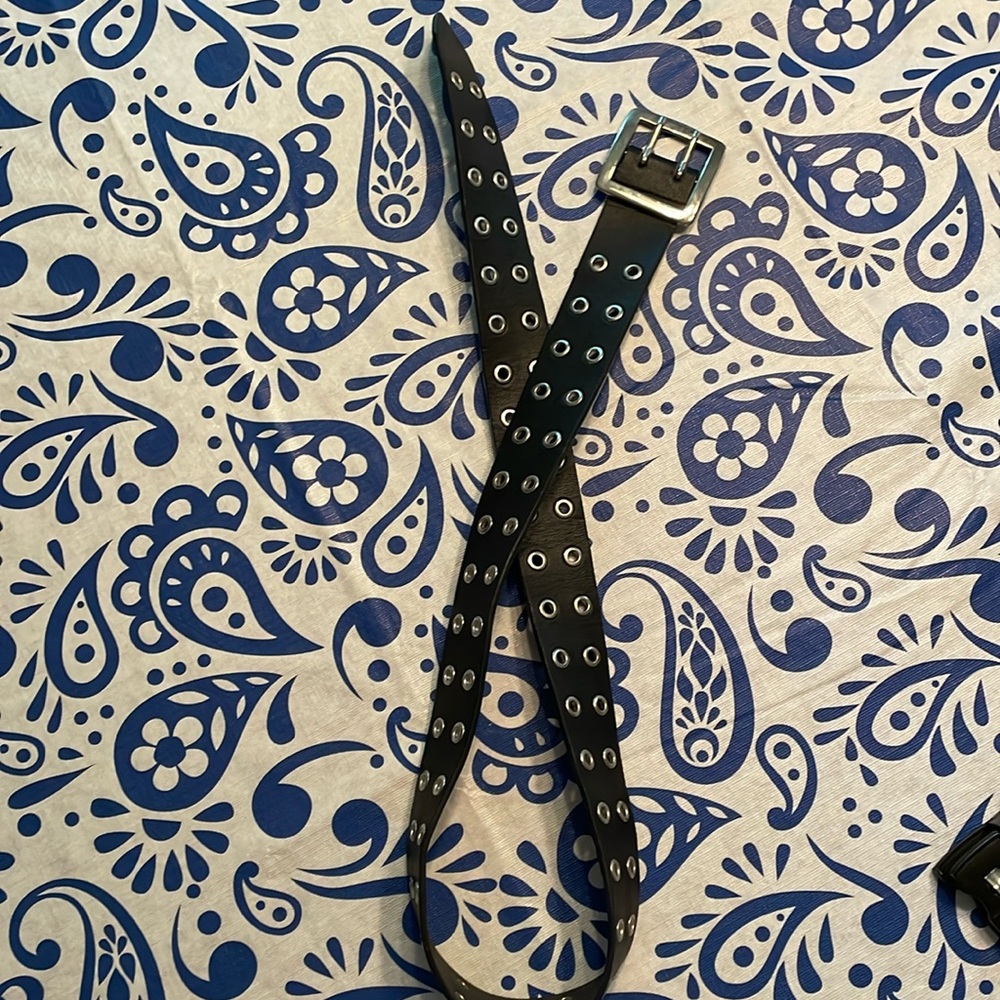 Belt with double silver grommets